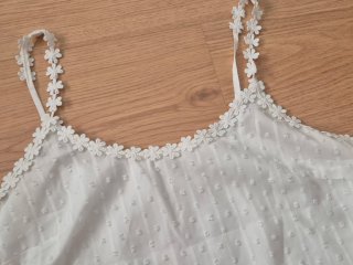 Camiseta tirantes blanca con flores