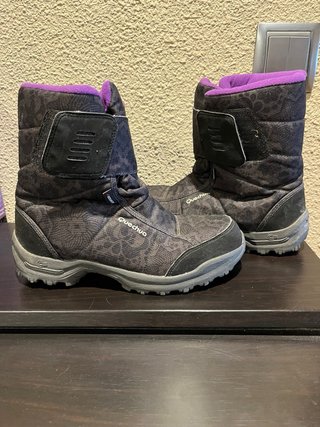 Botas de nieve Quechua negras y moradas