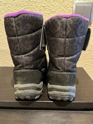 Botas de nieve Quechua negras y moradas