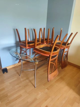 Mesa de cristal y metal dorada