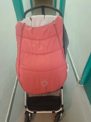 Carro de bebé gris
