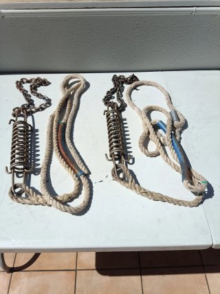 Amarres para barco con cadena y muelle