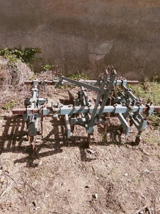 Cultivador escarificador agrícola