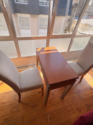 Mesa comedor + sillas de regalo