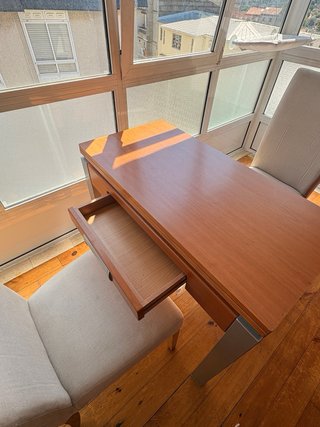 Mesa comedor + sillas de regalo
