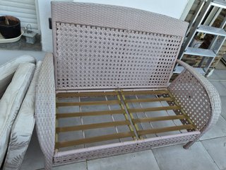 Conjunto de exterior: sillones y mesilla