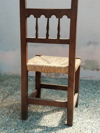 Mesa comedor antigua y 5 sillas