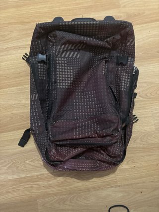 Maleta morada con dibujos beige