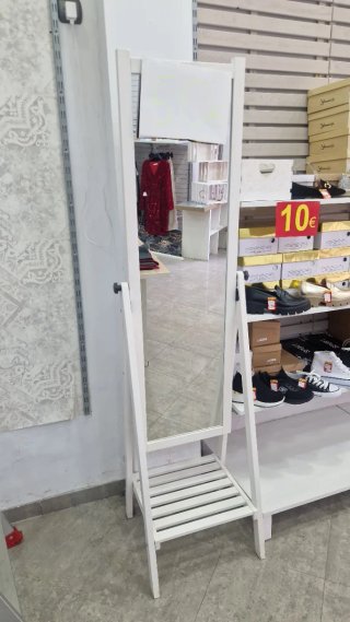 Espejo de pie blanco con estante