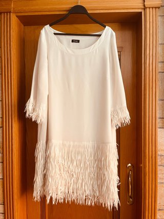 Vestido Elogy blanco con flecos.