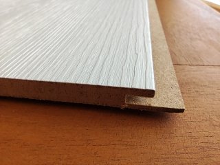 Revestimiento de madera de color blanco
