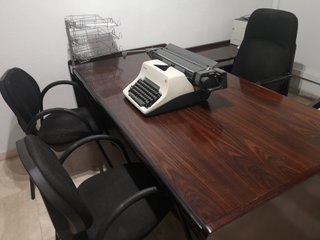 Mesa de oficina madera y metal