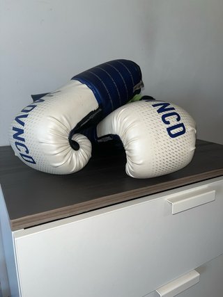 Guantes de boxeo ADVANCE blancos y azules