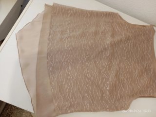 Blusa fresca beige con cremallera lateral