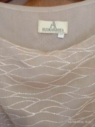 Blusa fresca beige con cremallera lateral