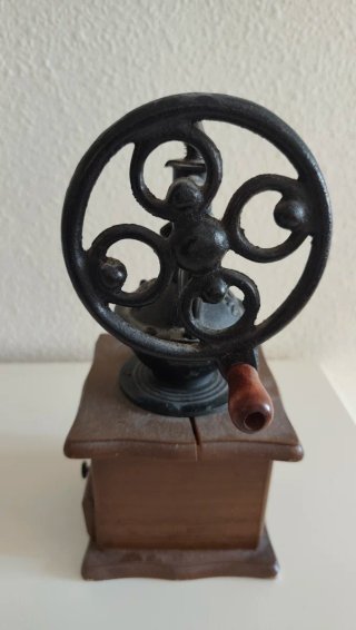 Molinillo de café antiguo