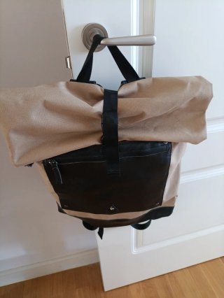 Mochila Le Coq Sportif Beige y Negra