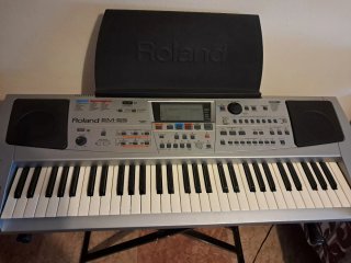 Teclado Roland EM-55 con soporte