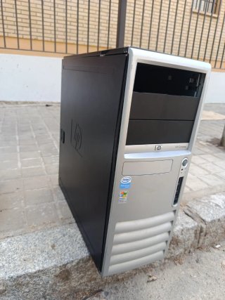 Torre HP Compaq Plata y Negro