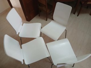 Juego de 4 sillas blancas