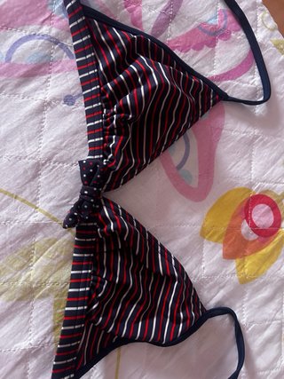 Bikini Pull & Bear rayas azul y rojo