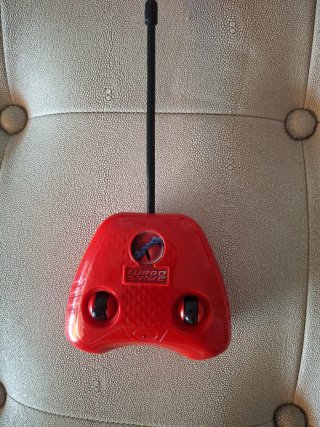 Coche gusano eléctrico con mando