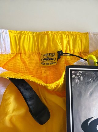 Pantalón Corteiz Amarillo y Blanco