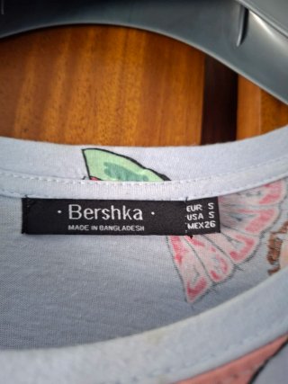 Camiseta Bershka estampada M larga