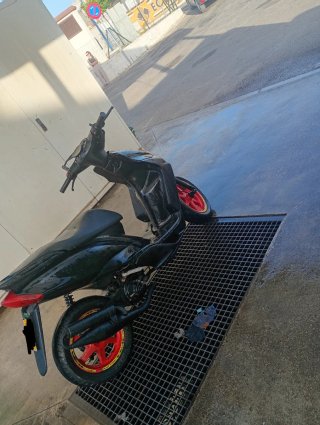Yamaha Jog RR Negra y Roja