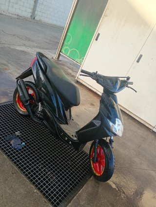 Yamaha Jog RR Negra y Roja
