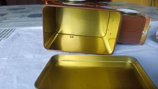 Par de cajas de metal con cajita de musica
