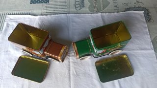 Par de cajas de metal con cajita de musica