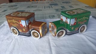 Par de cajas de metal con cajita de musica