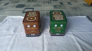 Par de cajas de metal con cajita de musica