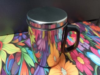 Taza de acero con calentador USB