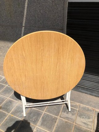 Mesa plegable redonda madera y metal