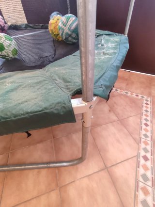 Cama elástica con red de seguridad