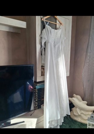 Elegante Abito da Sposa Bianco con Corpetto