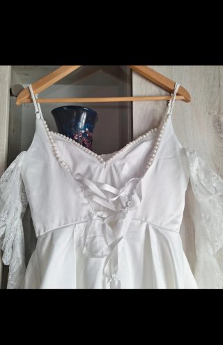 Elegante Abito da Sposa Bianco con Corpetto