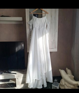 Elegante Abito da Sposa Bianco con Corpetto