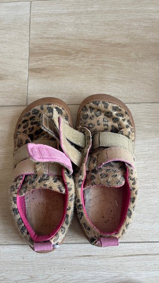 Zapatillas Poppis respetuosas leopardo. Talla 30