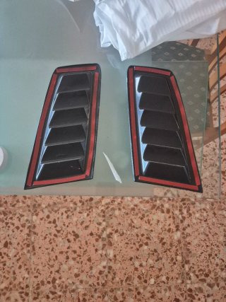 Embellecedores Capó Coche Negro