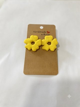 Pendientes flor arcilla hechos a mano