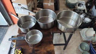 Set de ollas y sartenes de metal cocina industrial