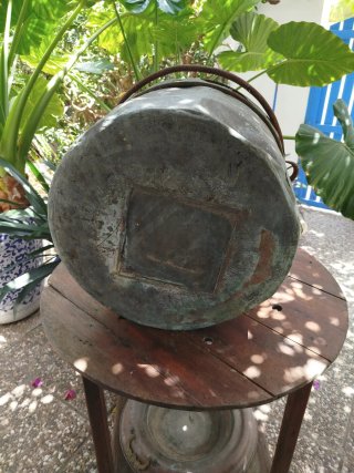 Cacerola de cobre antigua para maceta