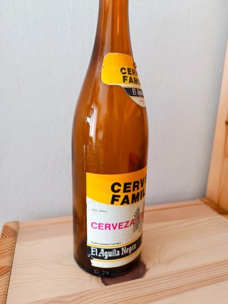 Botella Cerveza El Águila Negra Familiar