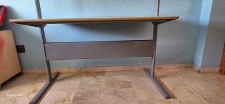 Escritorio madera y metal con 2 estanterías