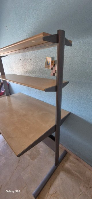 Escritorio madera y metal con 2 estanterías