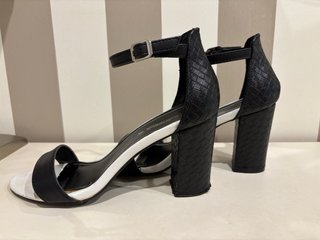 Sandalias Angela Thompson