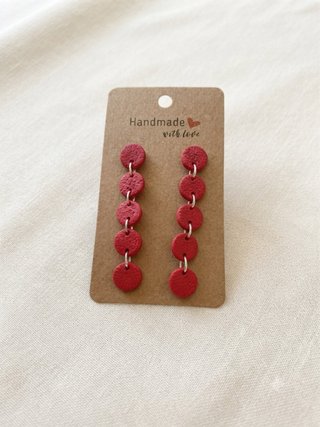 Pendientes de arcilla hechos a mano